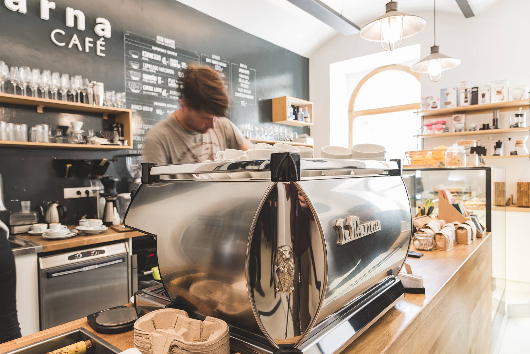 Kofárna café interior